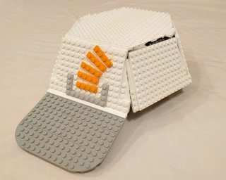 Picture of the "LEGO Stack Overflow Hat"